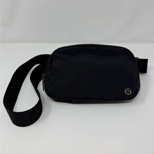 Lululemon Everywhere Belt Bag – Original 2019 Release – Black Nylon Crossbody